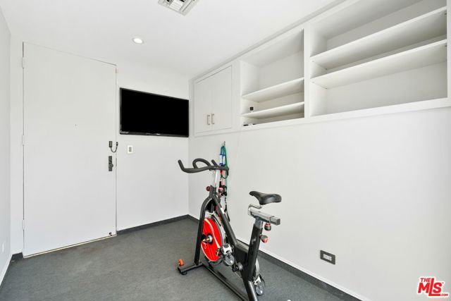 1730 California Avenue, Santa Monica CA: https://media.crmls.org/mediaz/cf7f1ce5-3b1d-45f4-9cb6-352bf049e2ff.jpg