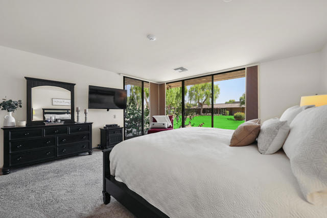 5 Fordham Court, Rancho Mirage CA: https://media.crmls.org/mediaz/cf7f3624-ba9b-4a27-9e08-82cb1e8e8c53.jpg