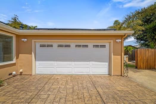425 Alcalde Avenue, Monterey CA: https://media.crmls.org/mediaz/cf7fa867-16db-4e34-820e-3298973e0507.jpg