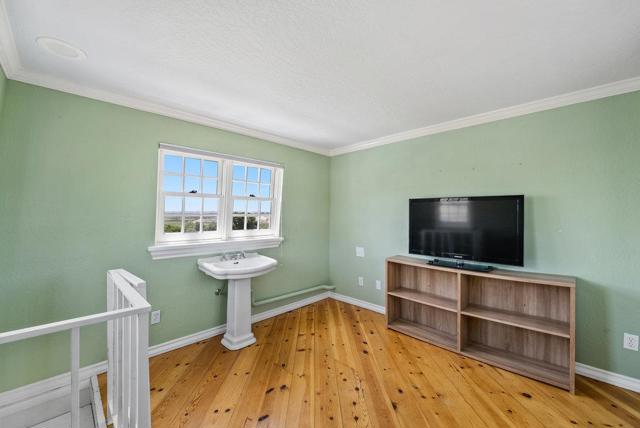 180 Dicicco Terrace, Watsonville CA: https://media.crmls.org/mediaz/cf7fba7b-3f61-4439-b76d-32d35c32dd06.jpg