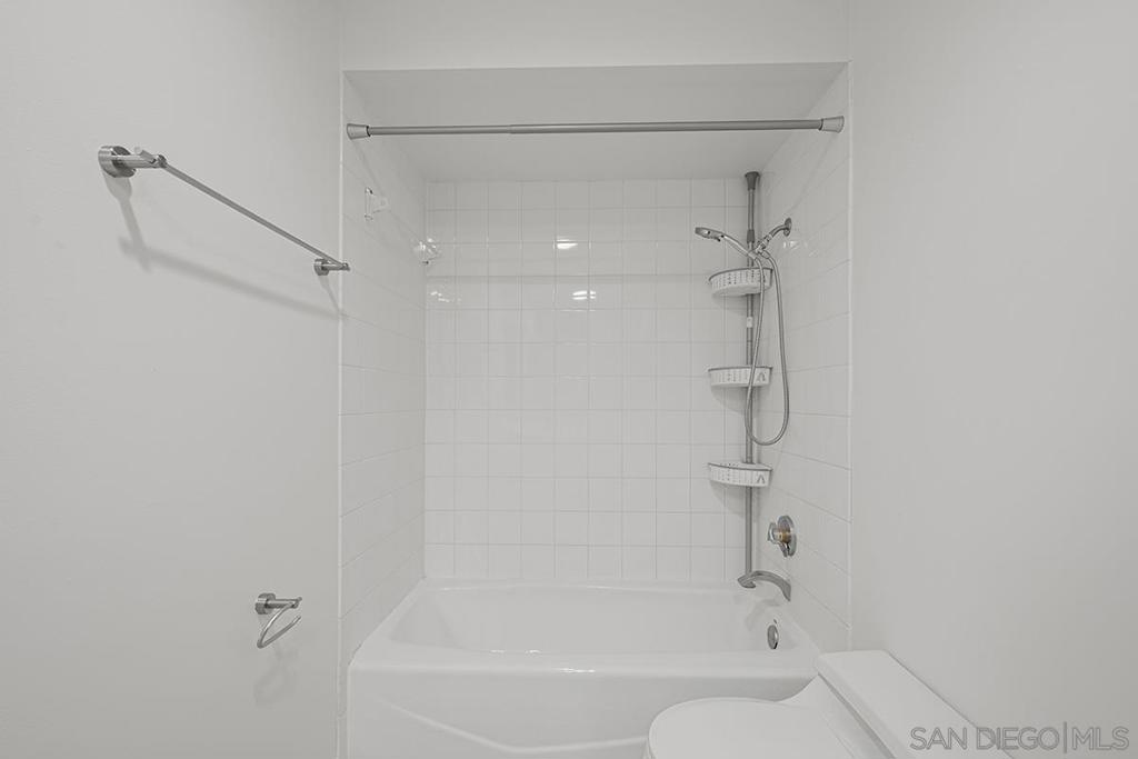 https://media.crmls.org/mediaz/cf7ff11e-e9a7-4170-8c15-2701e1bb521b.jpg?preset=X-Large