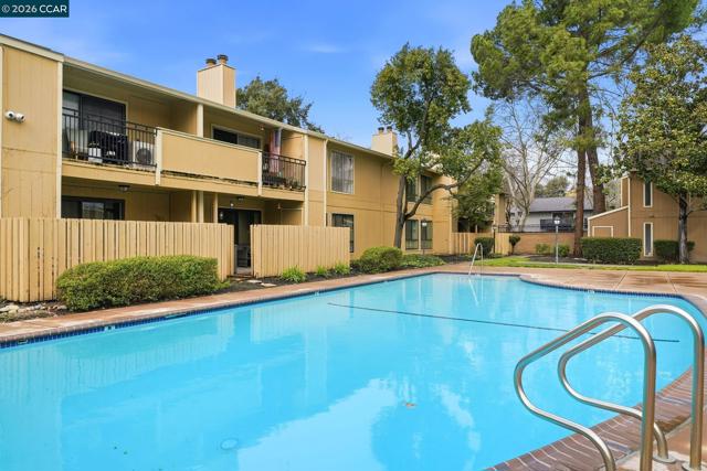 9025 Alcosta Blvd, San Ramon CA: https://media.crmls.org/mediaz/cf805bd9-4b29-4a00-8fe1-4330cb787590.jpg
