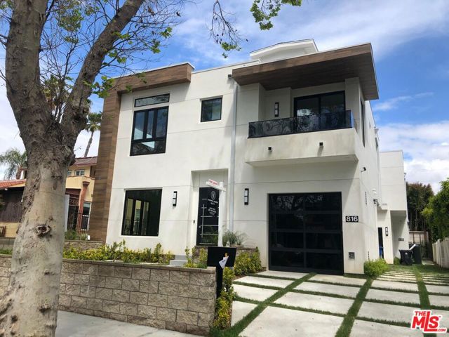 816 N Orange Drive, Los Angeles CA: https://media.crmls.org/mediaz/cf8120a8-5390-4b45-a2d8-72c1ac593561.jpg