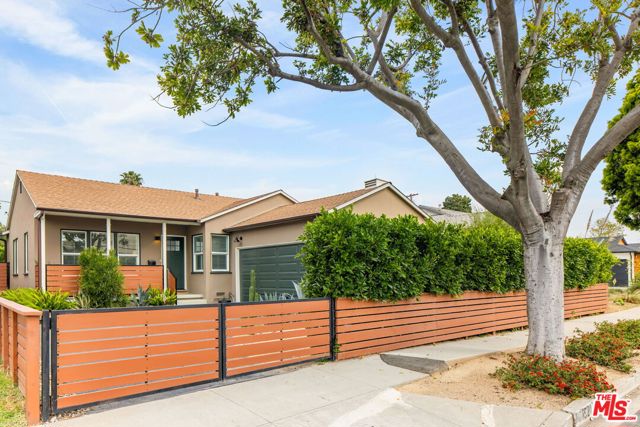 11521 Segrell Way, Culver City CA: https://media.crmls.org/mediaz/cf81d3d8-36f1-436f-9607-5df2e841d2fc.jpg