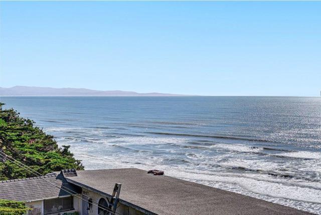 1 Gray Way, Watsonville CA: https://media.crmls.org/mediaz/cf820df4-e44a-4bec-bb06-c39433dce3bd.jpg