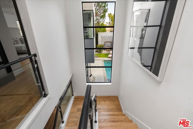 616 N FULLER Avenue, Los Angeles CA: https://media.crmls.org/mediaz/cf826e2c-1412-4866-a10d-b420da965252.jpg