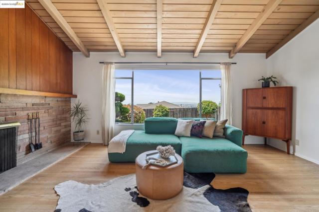 8499 Aster Ave, Oakland CA: https://media.crmls.org/mediaz/cf826f81-28b8-49c3-a056-1f85f782d1d5.jpg