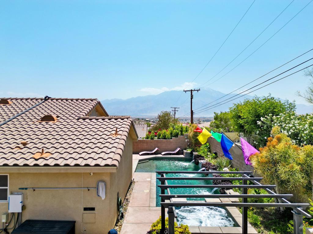 https://media.crmls.org/mediaz/cf8277b2-eebc-4251-a430-6b49e4a394b1.jpg?preset=X-Large