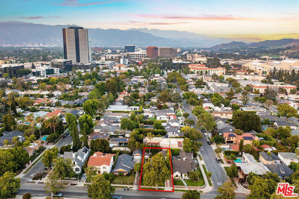 https://media.crmls.org/mediaz/cf82b7d0-3f54-418c-8179-2d65d264692f.jpg?preset=X-Large