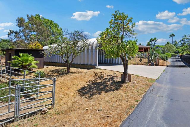 974 Via Hillview, Fallbrook CA: https://media.crmls.org/mediaz/cf83437b-3bdc-4635-b30b-0104fa1899db.jpg