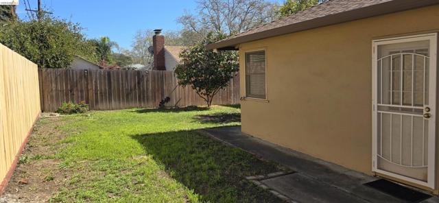 1142 Oakwood Ave, Vallejo CA: https://media.crmls.org/mediaz/cf84759d-d625-4cf7-94fe-0cc2f53cfe87.jpg