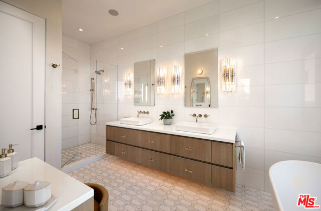 945 Arbolado Road, Santa Barbara CA: https://media.crmls.org/mediaz/cf8496f4-2787-4c1f-8f2d-d3fea98b2e7d.jpg