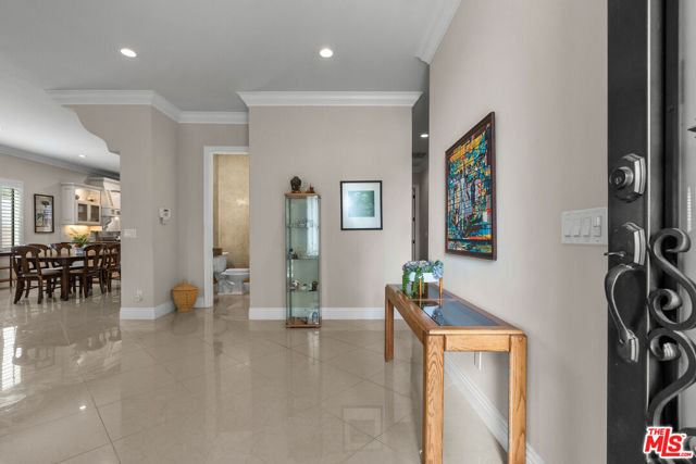 5767 Lasaine Avenue photo 3