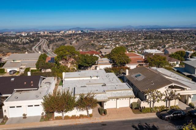6643 Caminito Hermitage, La Jolla CA: https://media.crmls.org/mediaz/cf84e44c-0523-49f5-a6ee-711a6057f4d2.jpg