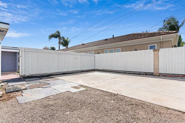 1426 Morenci St, San Diego CA: https://media.crmls.org/mediaz/cf8561b8-2f2c-46c3-9b0f-407917a1fe5a.jpg