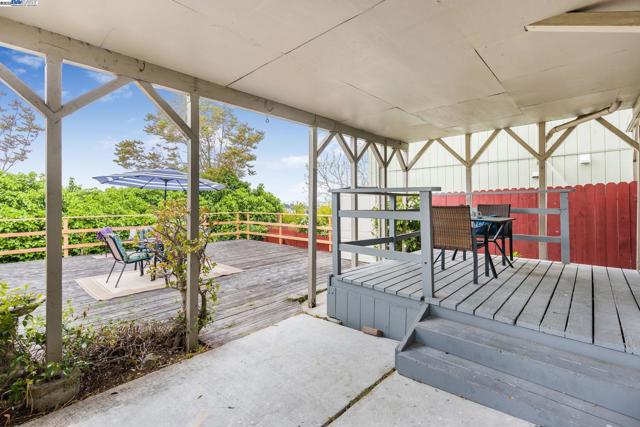812 Washington Ave, Albany CA: https://media.crmls.org/mediaz/cf858159-252b-4309-a377-439b9079bc78.jpg