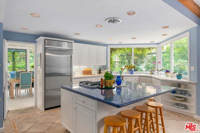 17152 Avenida De Santa Ynez, Pacific Palisades CA: https://media.crmls.org/mediaz/cf858ae3-10d3-4aab-a091-3003935e20db.jpg