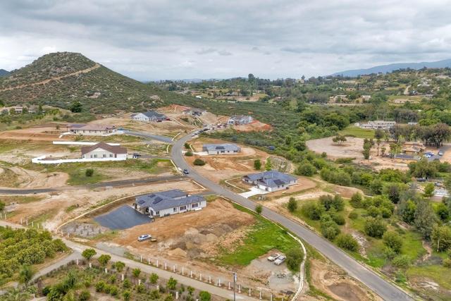 29527 Viking View Ln, Valley Center CA: https://media.crmls.org/mediaz/cf859d69-8fde-4c23-abbe-63898f4dfbdb.jpg