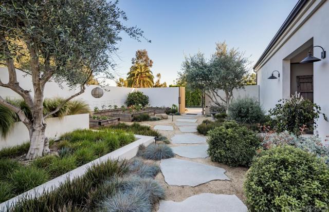 14783 Roxbury Terr., Rancho Santa Fe CA: https://media.crmls.org/mediaz/cf85a0a4-8b11-4909-8f36-2461fd20dda8.jpg