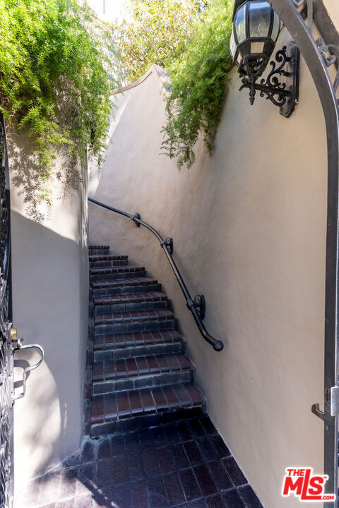 769 Bonita Drive, South Pasadena CA: https://media.crmls.org/mediaz/cf85ccf5-ea1a-4ff4-98e8-d194aaf05385.jpg