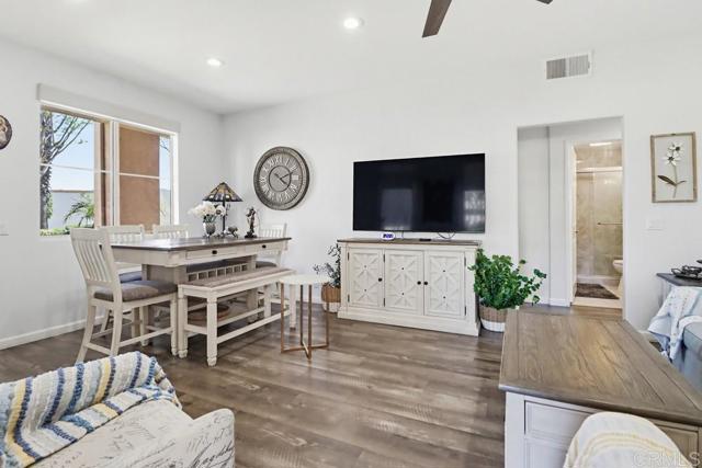Detail Gallery Image 4 of 27 For 11452 via Rancho San Diego #197,  El Cajon,  CA 92019 - 2 Beds | 2 Baths