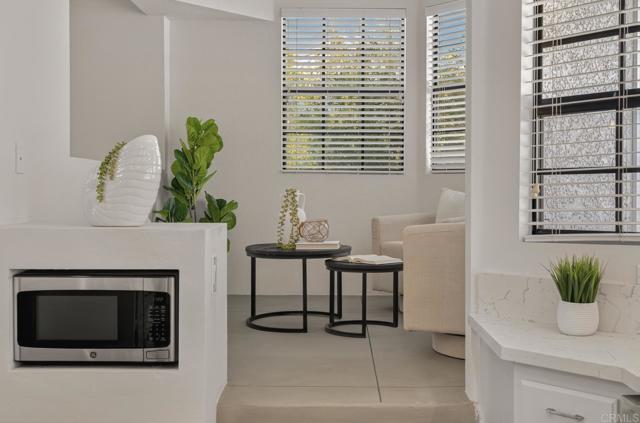 Detail Gallery Image 23 of 55 For 2021 Carnegie Ln #APT 7,  Redondo Beach,  CA 90278 - 3 Beds | 2/1 Baths