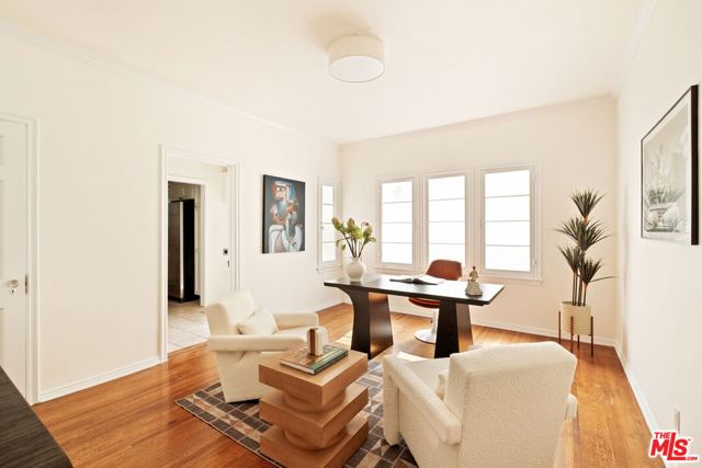 363 S Doheny Drive, Beverly Hills CA: https://media.crmls.org/mediaz/cf8684f3-1304-41a8-ac40-912c565e3474.jpg