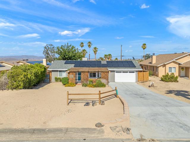 5343 Encelia Drive, 29 Palms CA: https://media.crmls.org/mediaz/cf868ac7-f91a-49b9-957e-2eda01b264a1.jpg