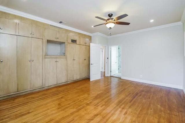 2301 N Commonwealth Avenue, Los Angeles CA: https://media.crmls.org/mediaz/cf86cbac-090b-4c71-bb77-1a0c5304af92.jpg