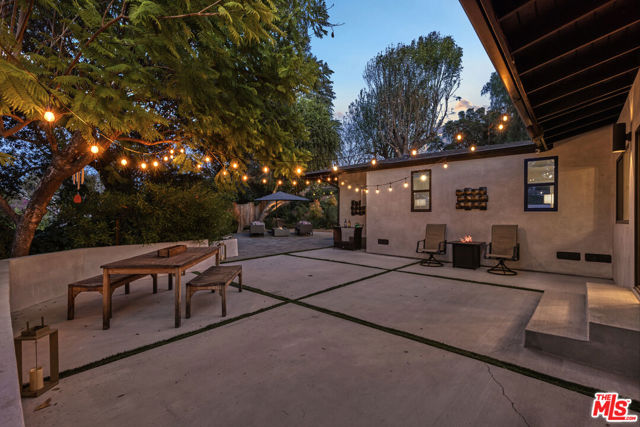 4430 Natoma Avenue, Woodland Hills CA: https://media.crmls.org/mediaz/cf8729c4-14a4-4854-9203-9b6f301ff63a.jpg