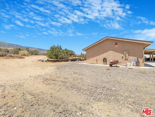 9446 Green Road, Pinon Hills CA: https://media.crmls.org/mediaz/cf8736eb-24b4-4006-a8d6-10dec997b324.jpg