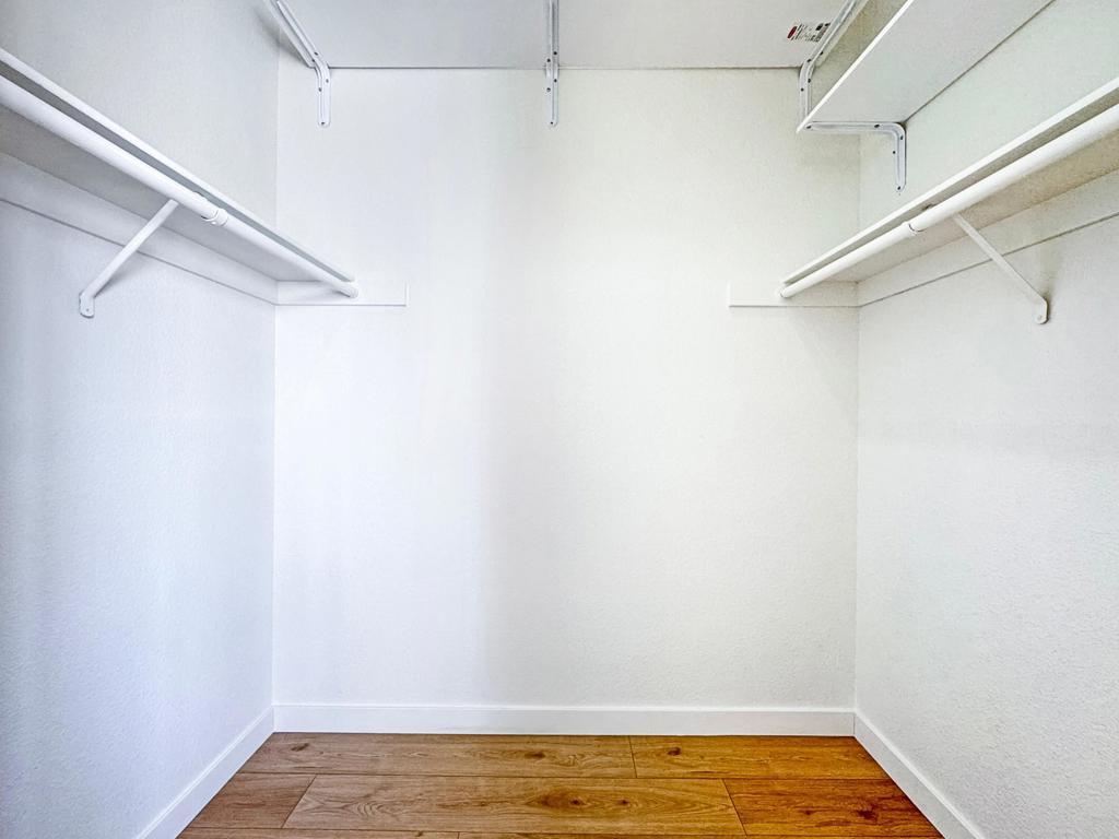 https://media.crmls.org/mediaz/cf876508-c891-40f3-b5d0-d1b552b79669.jpg?preset=X-Large