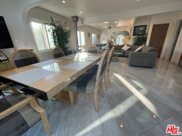425 Sunridge Street, Playa del Rey CA: https://media.crmls.org/mediaz/cf8775f9-6e7a-4677-b655-eeed5cf6f4f9.jpg