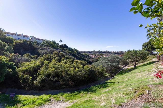 3618 Milford Place, Carlsbad CA: https://media.crmls.org/mediaz/cf88111b-84e5-43cb-b1c1-922d43dea153.jpg