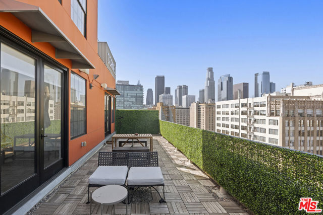 746 S Los Angeles Street, Los Angeles CA: https://media.crmls.org/mediaz/cf88d2b8-ef8a-412e-9ff8-feb6927824e4.jpg