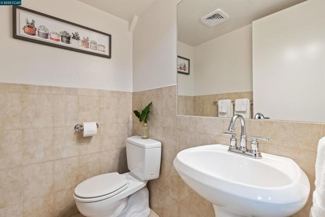 1513 Siskiyou Dr, Walnut Creek CA: https://media.crmls.org/mediaz/cf88d7e3-b8a4-4013-8886-28cea8f7cbc7.jpg