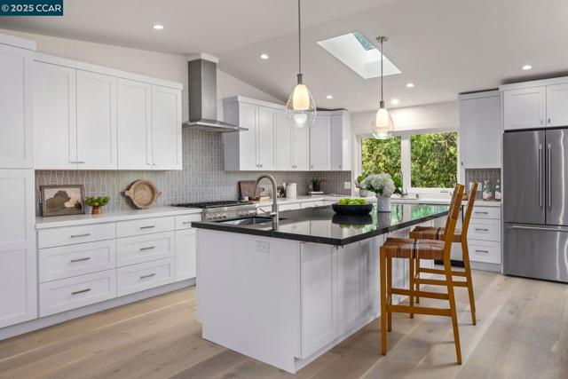 706 St Marys Road, Lafayette CA: https://media.crmls.org/mediaz/cf891096-9e53-4f88-88e0-44e9d6a96672.jpg
