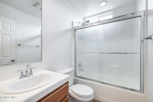 3104 Lisbon Lane, Oxnard CA: https://media.crmls.org/mediaz/cf894bac-f640-4c92-8e25-f6766fb7d1f8.jpg