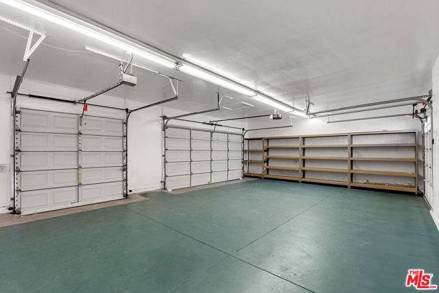 803 N Rexford Drive, Beverly Hills CA: https://media.crmls.org/mediaz/cf89a14f-b03d-4f7e-af01-2b4f8e634868.jpg