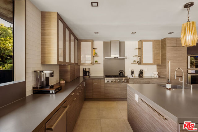 9991 Liebe Drive, Beverly Hills CA: https://media.crmls.org/mediaz/cf89b91d-cbf5-4e5e-ae03-c94a87b28529.jpg