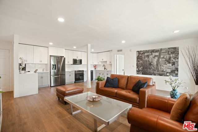 5215 Balboa Boulevard, Encino CA: https://media.crmls.org/mediaz/cf89f694-1758-48ed-b638-d412394839fe.jpg