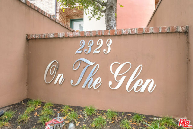 2323 S Beverly Glen Boulevard, Los Angeles CA: https://media.crmls.org/mediaz/cf8a5322-42e7-4872-abaa-5d92aa55eacd.jpg