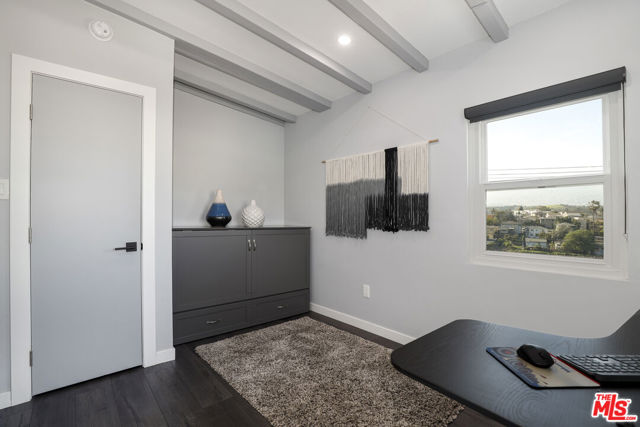 3741 Woolwine Drive, Los Angeles CA: https://media.crmls.org/mediaz/cf8a578d-bf0a-4eba-9b67-f6bf0c76065a.jpg