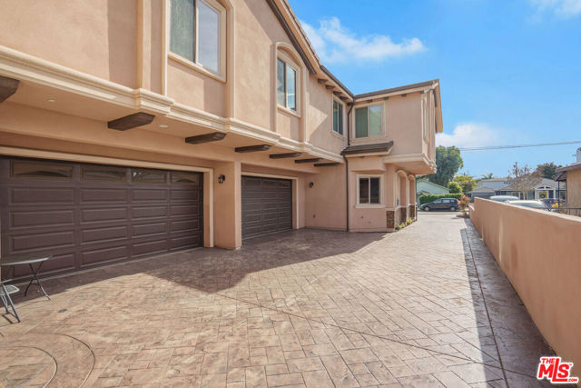 2005 Robinson Street, Redondo Beach, California 90278, 4 Bedrooms Bedrooms, ,3 BathroomsBathrooms,Residential,For Sale,Robinson,26638819