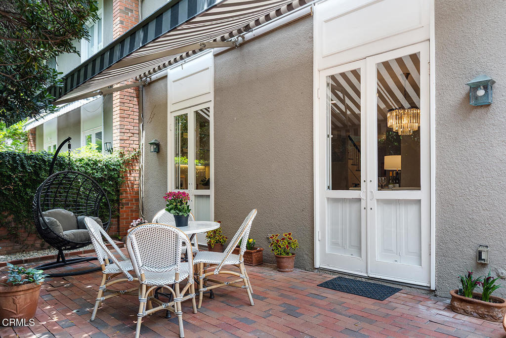 https://media.crmls.org/mediaz/cf8b0ed1-d3ab-4d14-88b1-aa4d2d605475.jpg?preset=X-Large