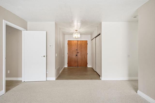 Detail Gallery Image 8 of 44 For 1711 Oak Hill Dr, Escondido,  CA 92027 - 4 Beds | 2 Baths