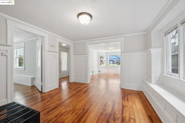 3116 Harrison St, Oakland CA: https://media.crmls.org/mediaz/cf8b74d0-0e05-4966-a57f-85a17d1b2f06.jpg