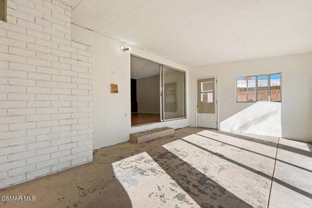 19844 Hemmingway Street, Winnetka CA: https://media.crmls.org/mediaz/cf8c30c1-de70-4a45-ac5f-ccacf8c1d2a6.jpg