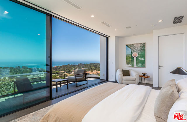 6156 Zumirez Drive, Malibu CA: https://media.crmls.org/mediaz/cf8c30e6-8881-4190-8efd-bba0c6f1d3fd.jpg