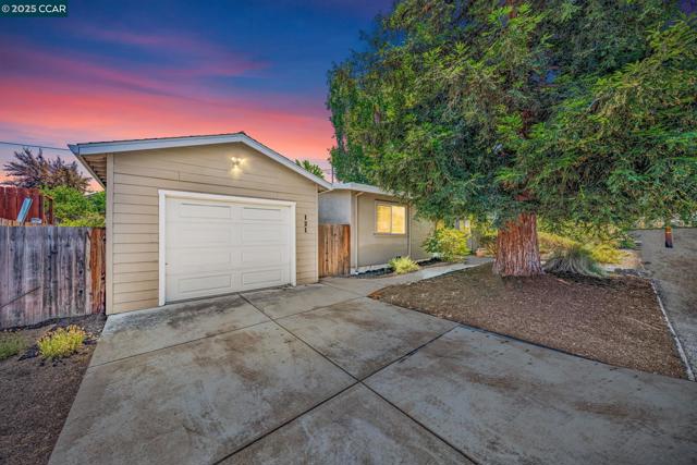 121 School Ln, Walnut Creek CA: https://media.crmls.org/mediaz/cf8c3db1-97b1-4700-af26-aebebc9c9c49.jpg